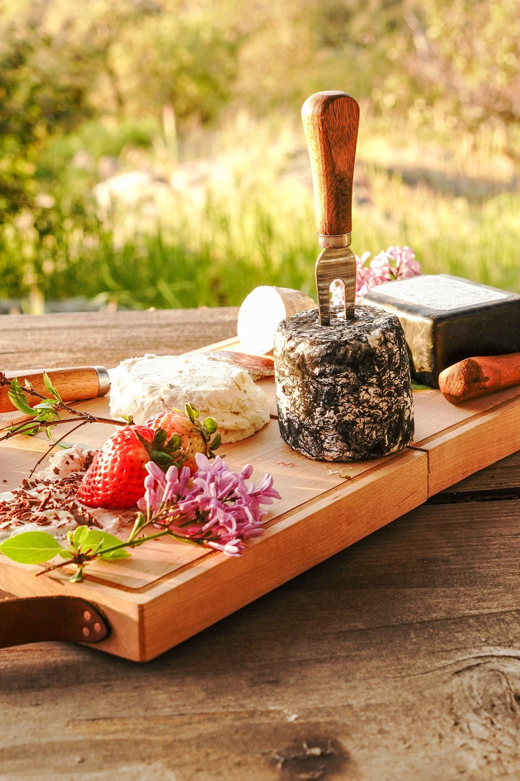 Folding Acacia Cheese Board with Serving Utensils