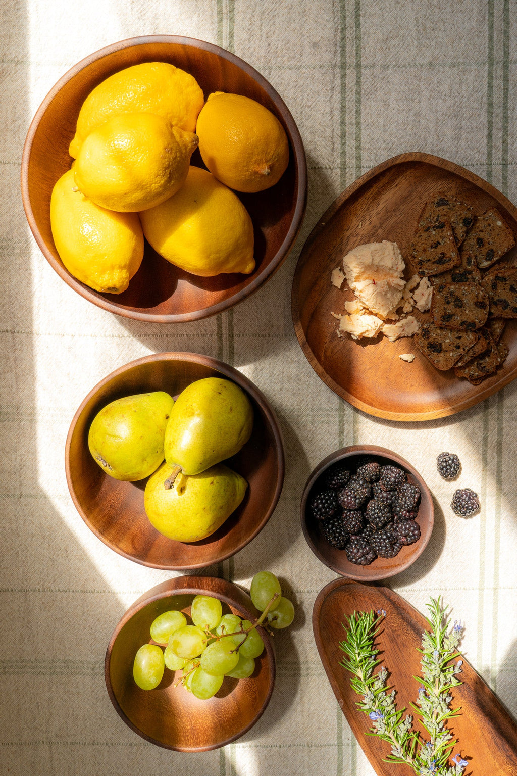 Rustic Acacia Wood Bowls — Set of 4