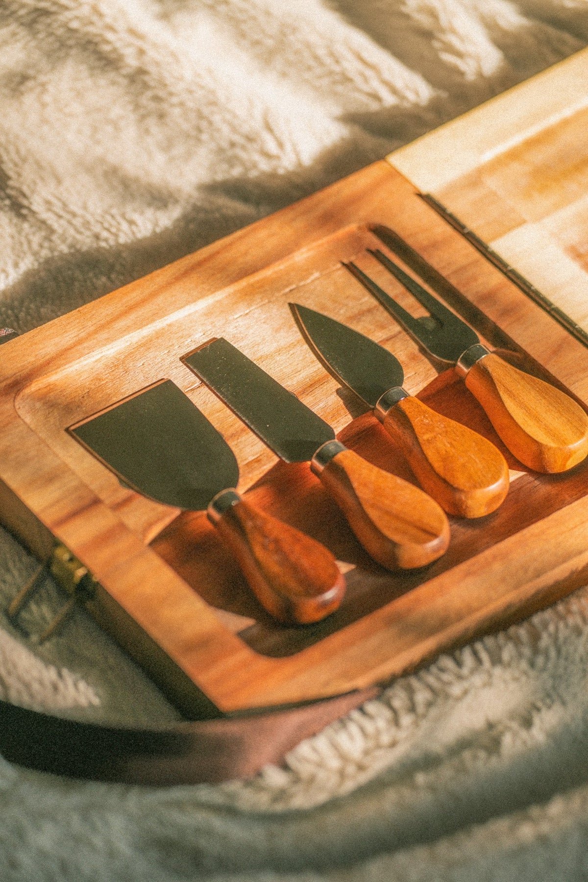 Folding Acacia Cheese Board with Serving Utensils