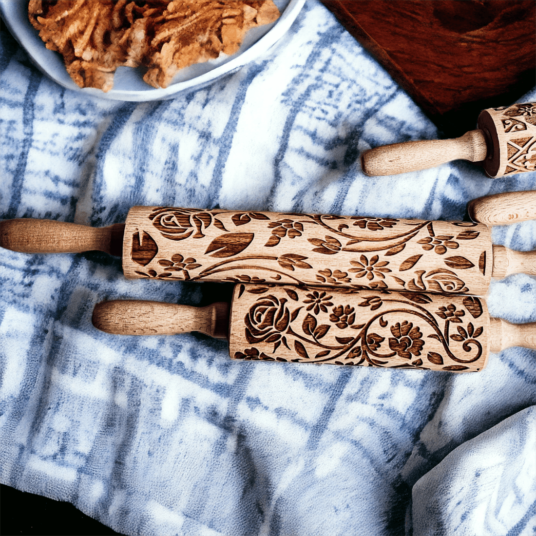 Decorative Rolling Pin with Two Cookie Cutters